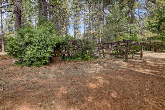 17201 Old Mill Rd, Nevada City, CA 95959
