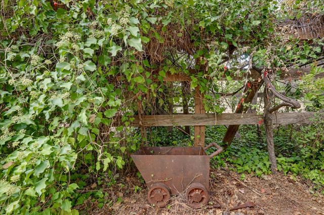 17201 Old Mill Rd, Nevada City, CA 95959