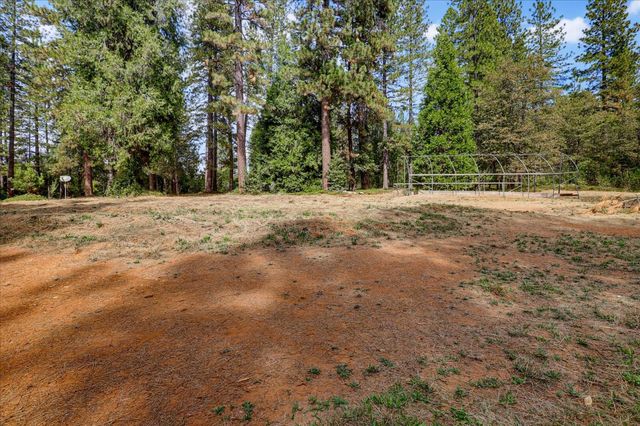 17201 Old Mill Rd, Nevada City, CA 95959