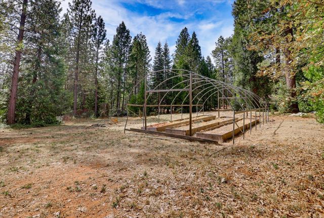 17201 Old Mill Rd, Nevada City, CA 95959
