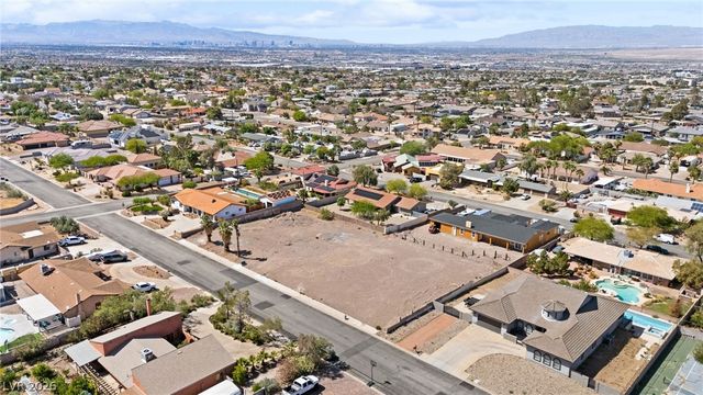 320 East Kimberly Drive, Henderson, NV 89015