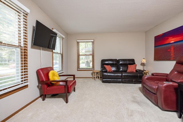 6991 Raven Court, Eden Prairie, MN 55346