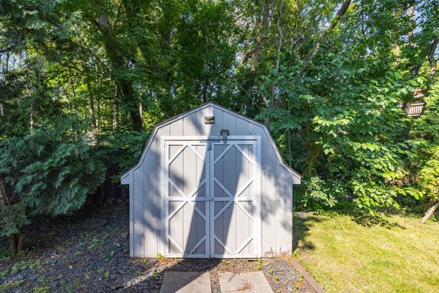 6991 Raven Court, Eden Prairie, MN 55346