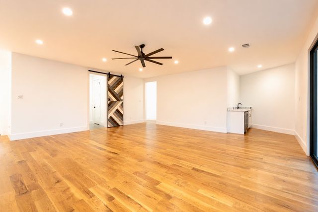 8546 Glencrest Lane, Dallas, TX 75209