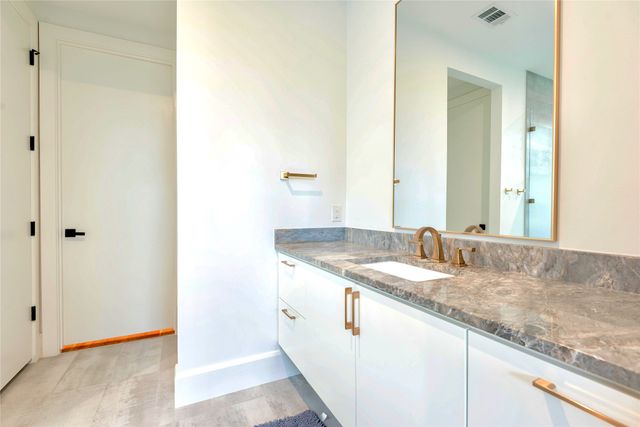 8546 Glencrest Lane, Dallas, TX 75209