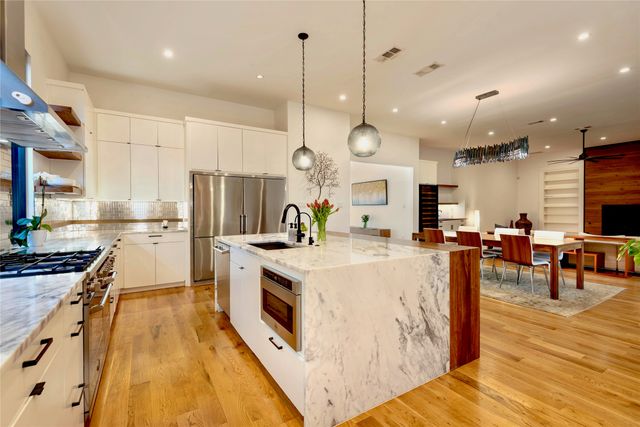 8546 Glencrest Lane, Dallas, TX 75209