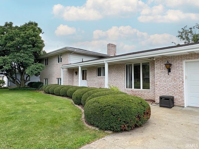56727 Meadowood Drive, Elkhart, IN 46516