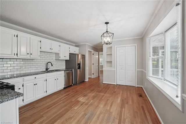 732 Luxbury Road, Winston-salem, NC 27104