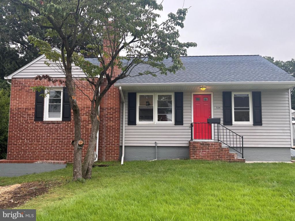 324 SAVANNAH RD, Baltimore, MD 21221