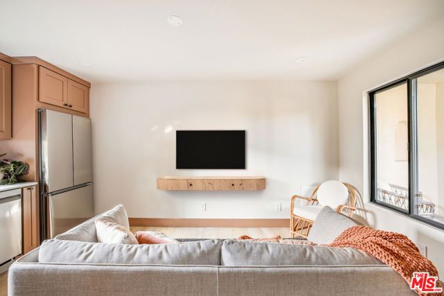 1031 Havenhurst Drive, West Hollywood, CA 90046