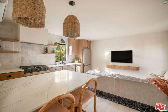 1031 Havenhurst Drive, West Hollywood, CA 90046