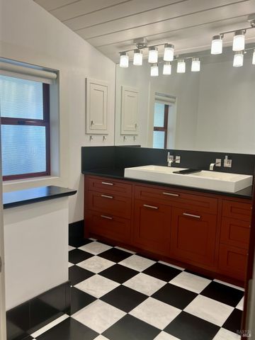 1467 Kearney St, St. Helena, CA 94574