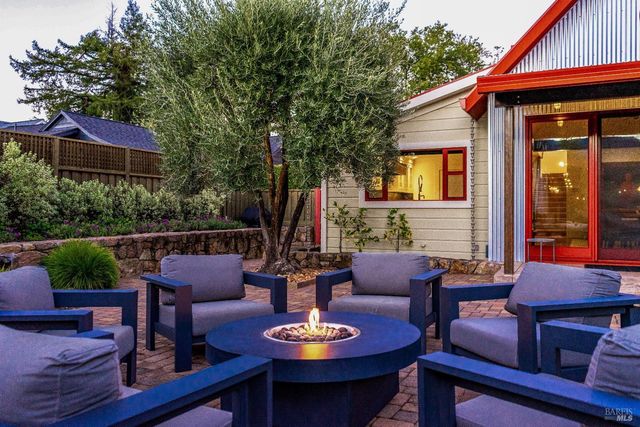 1467 Kearney St, St. Helena, CA 94574