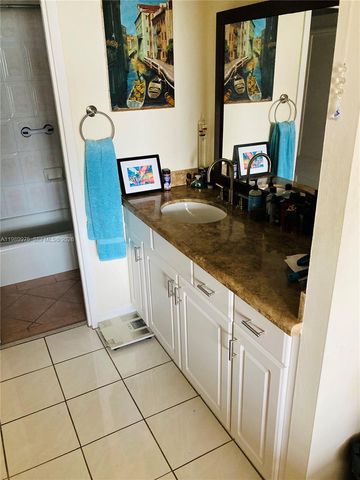 2333 Brickell Ave 2614, Miami, FL 33129