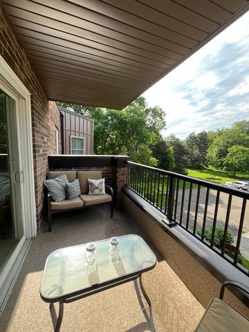 2230 Midland Grove Road 305, Roseville, MN 55113
