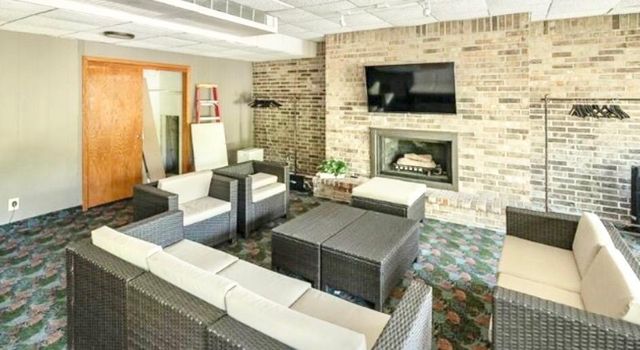 2230 Midland Grove Road 305, Roseville, MN 55113