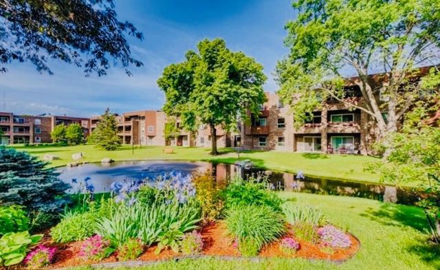 2230 Midland Grove Road 305, Roseville, MN 55113