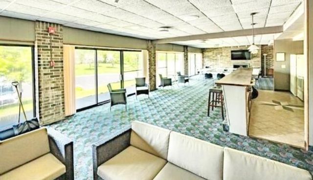 2230 Midland Grove Road 305, Roseville, MN 55113
