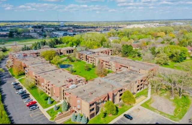 2230 Midland Grove Road 305, Roseville, MN 55113