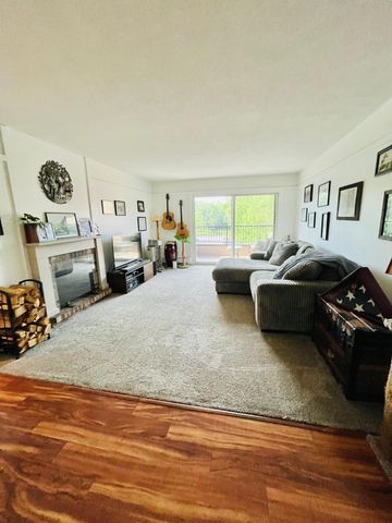 2230 Midland Grove Road 305, Roseville, MN 55113