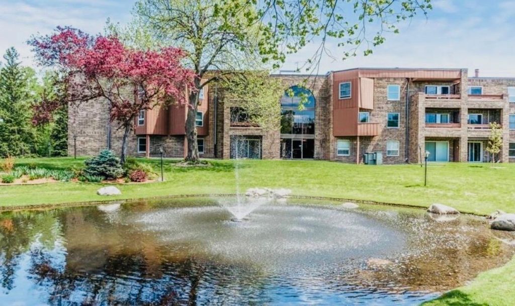 2230 Midland Grove Road 305, Roseville, MN 55113