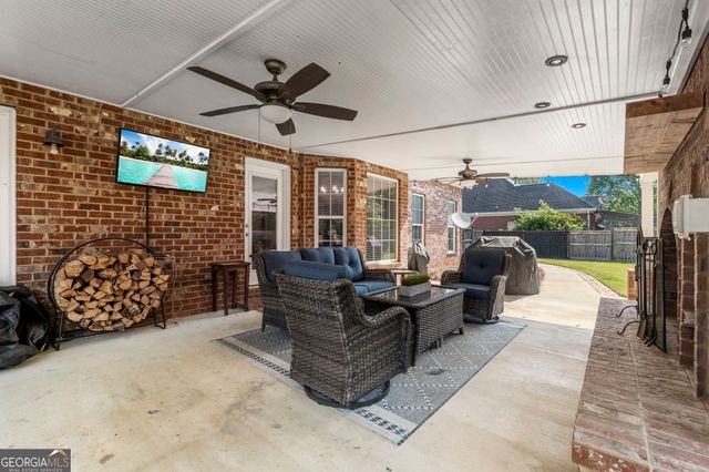 106 Vinings Place Drive, Warner Robins, GA 31088
