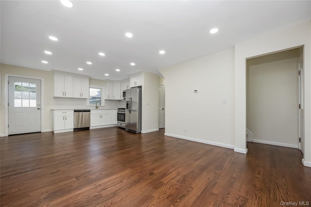 200 Raff Avenue, Elmont, NY 11003 — photo 4