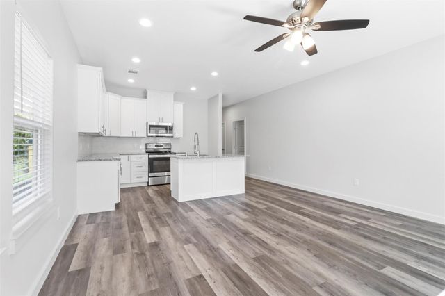 223 W Walker Street, Denison, TX 75020