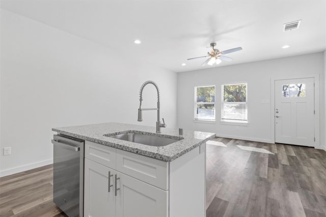 223 W Walker Street, Denison, TX 75020