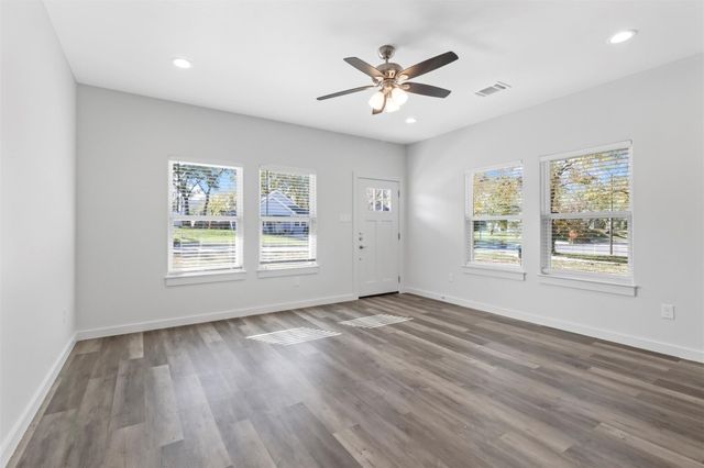 223 W Walker Street, Denison, TX 75020