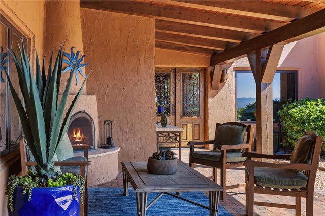 17 Vuelta Rosal, Santa Fe, NM 87506