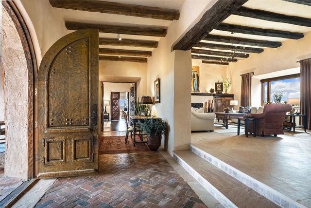 17 Vuelta Rosal, Santa Fe, NM 87506