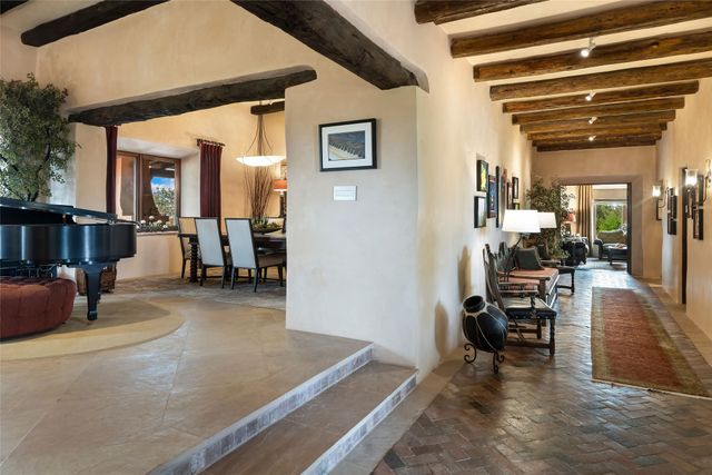 17 Vuelta Rosal, Santa Fe, NM 87506