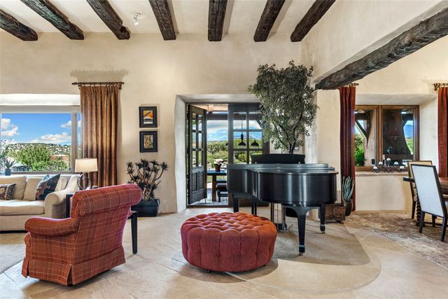 17 Vuelta Rosal, Santa Fe, NM 87506