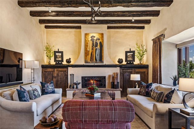 17 Vuelta Rosal, Santa Fe, NM 87506