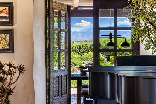 17 Vuelta Rosal, Santa Fe, NM 87506