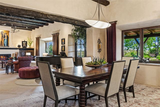 17 Vuelta Rosal, Santa Fe, NM 87506