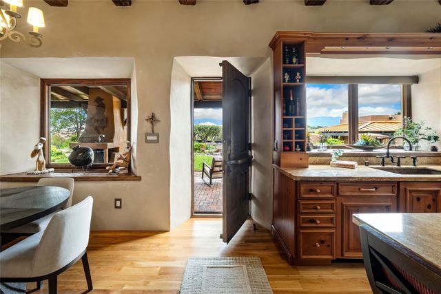 17 Vuelta Rosal, Santa Fe, NM 87506
