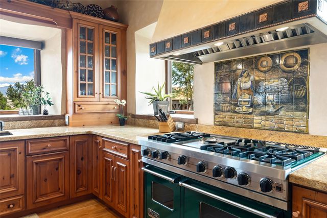 17 Vuelta Rosal, Santa Fe, NM 87506