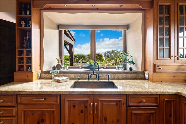 17 Vuelta Rosal, Santa Fe, NM 87506