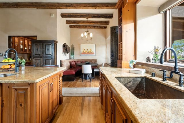 17 Vuelta Rosal, Santa Fe, NM 87506