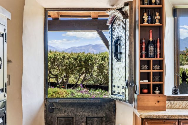 17 Vuelta Rosal, Santa Fe, NM 87506