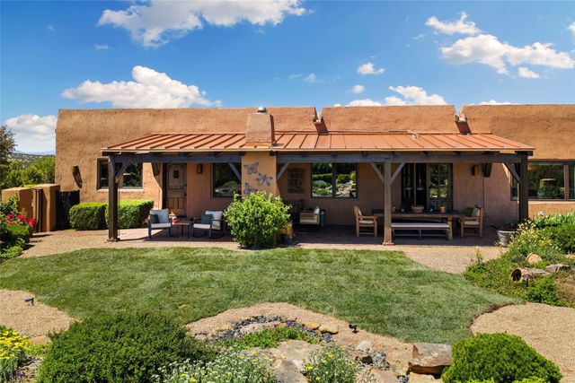 17 Vuelta Rosal, Santa Fe, NM 87506