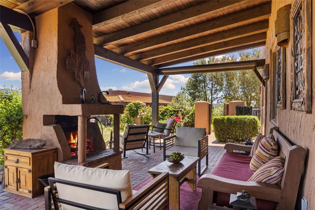 17 Vuelta Rosal, Santa Fe, NM 87506