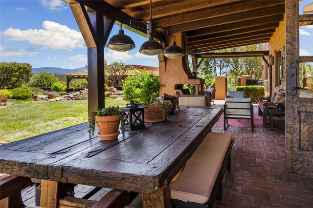 17 Vuelta Rosal, Santa Fe, NM 87506