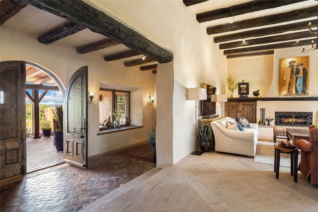 17 Vuelta Rosal, Santa Fe, NM 87506