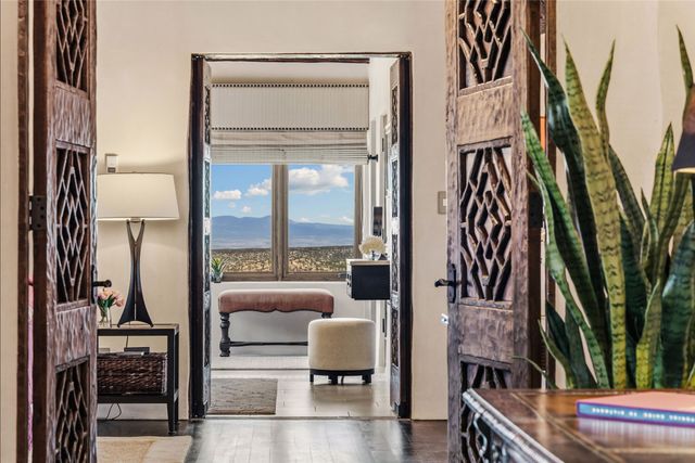 17 Vuelta Rosal, Santa Fe, NM 87506