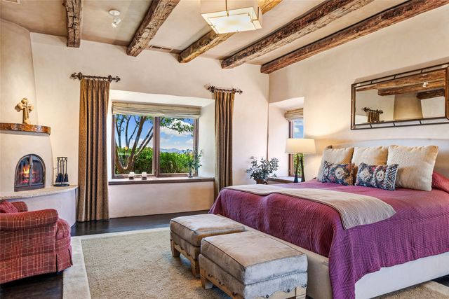 17 Vuelta Rosal, Santa Fe, NM 87506