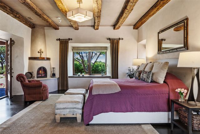 17 Vuelta Rosal, Santa Fe, NM 87506