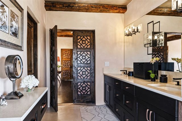 17 Vuelta Rosal, Santa Fe, NM 87506
